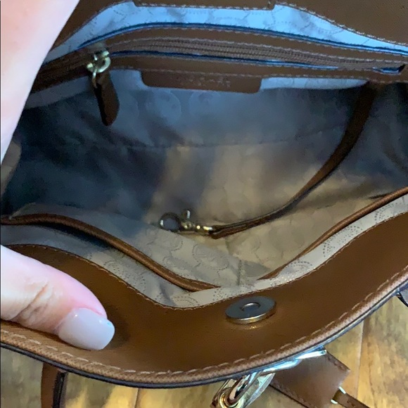 Michael kors purse - Picture 3 of 3